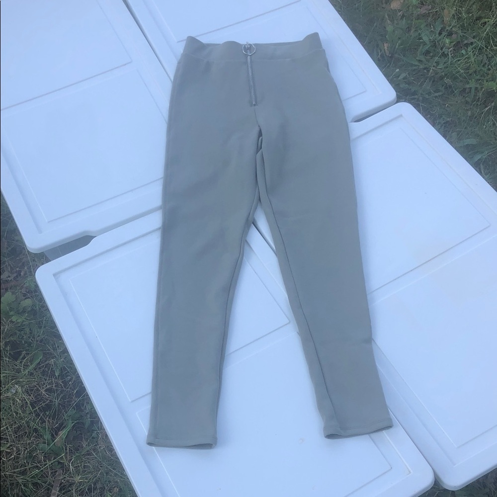 3/$30 🌼 Light green High-Waisted Pants